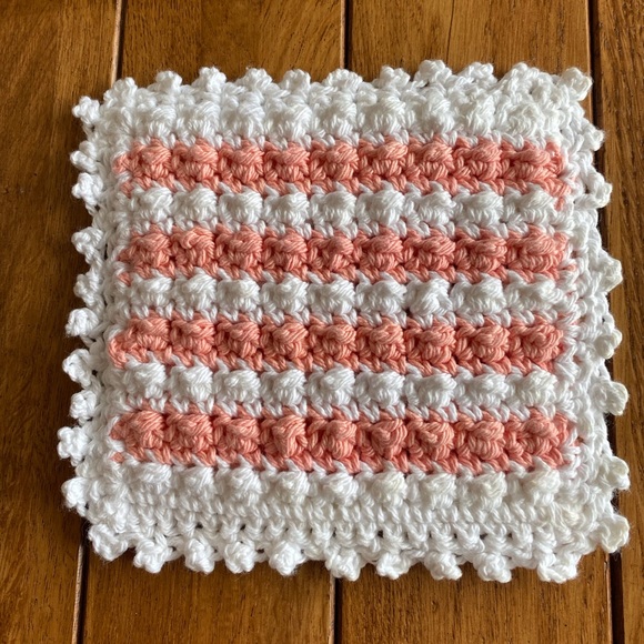 Hand Crocheted Hot Pad With 2 Dishcloths - Picture 3 of 6